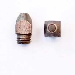 Stollen ⅜, 10x10 mm, Kopf 13 hoch, spitz, Stift (No.8S / St.) 